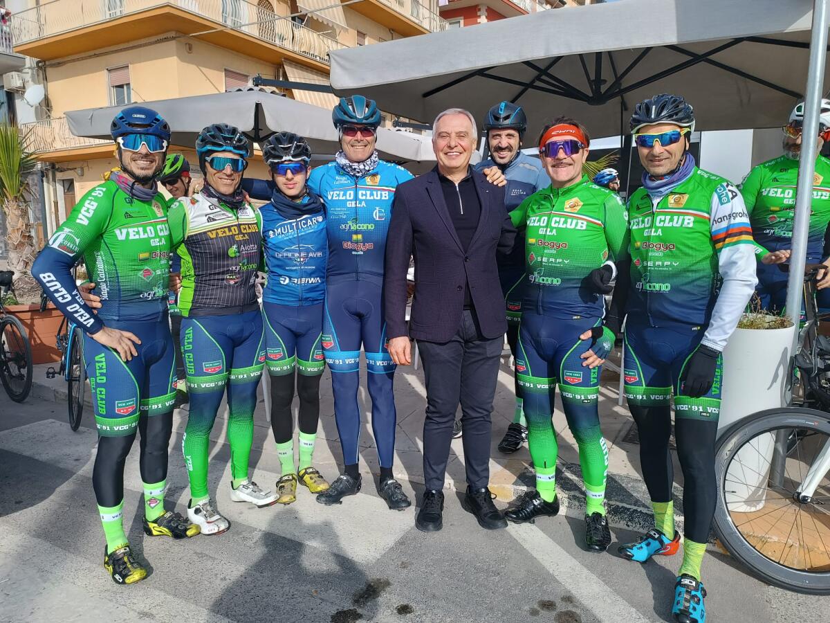 La ‘pedalata augurale’ del Velo Club Gela -