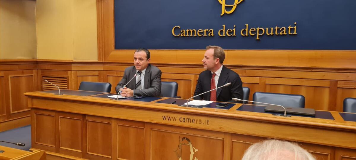 Cateno De Luca alla Camera per la presentazione del manifesto per il Mezzogiorno - 
