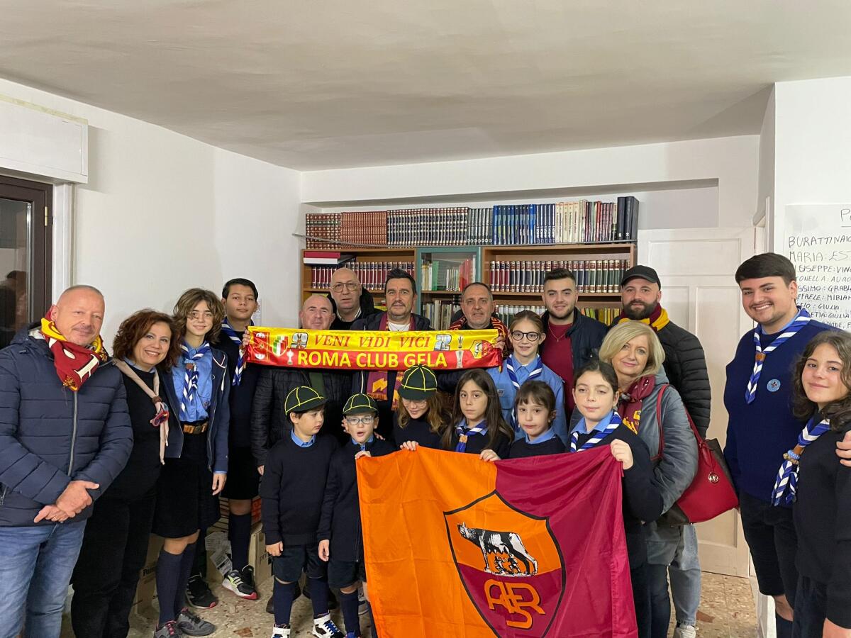 A San Giacomo una biblioteca di quartiere. Il Roma club dona cento libri -