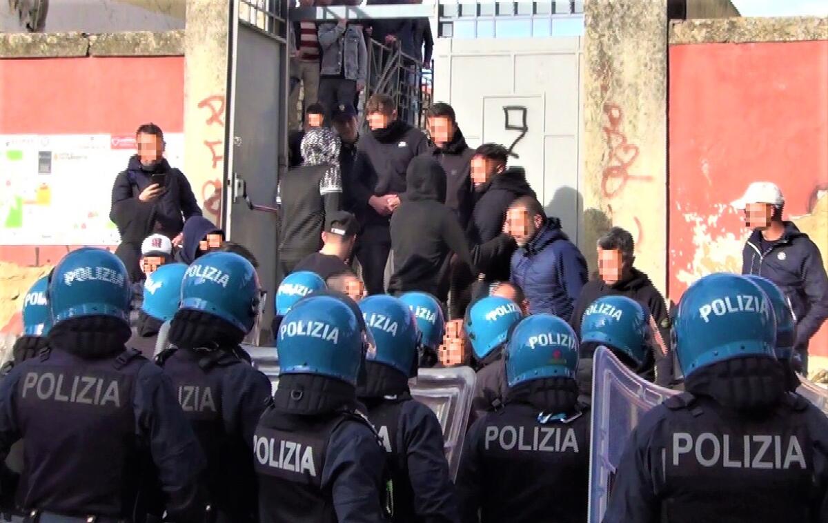 Denunciate 22 persone per i disordini allo stadio -