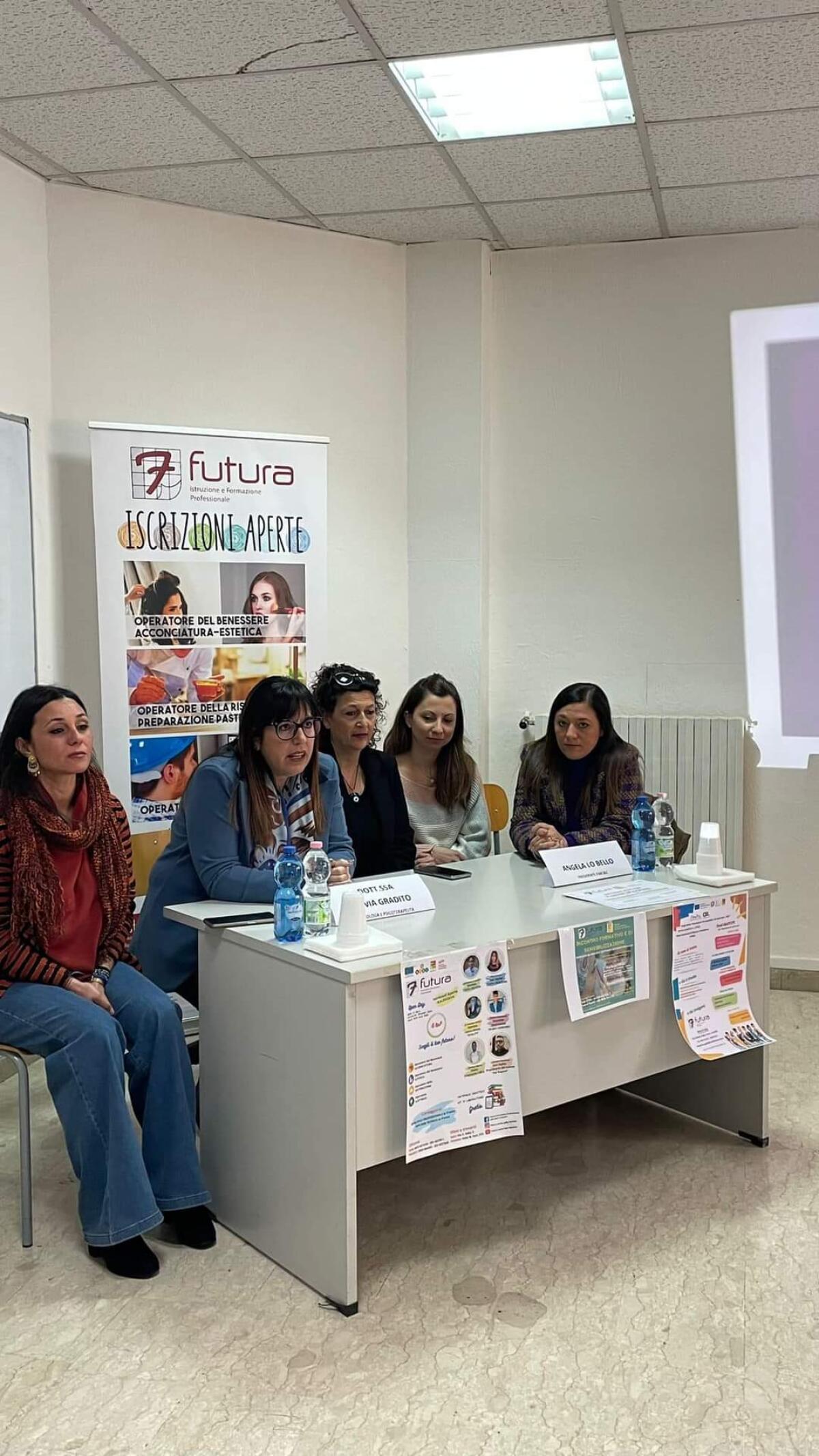 La Farc&amp;C presenta ai giovani i suoi progetti per le donne malate di tumore - 