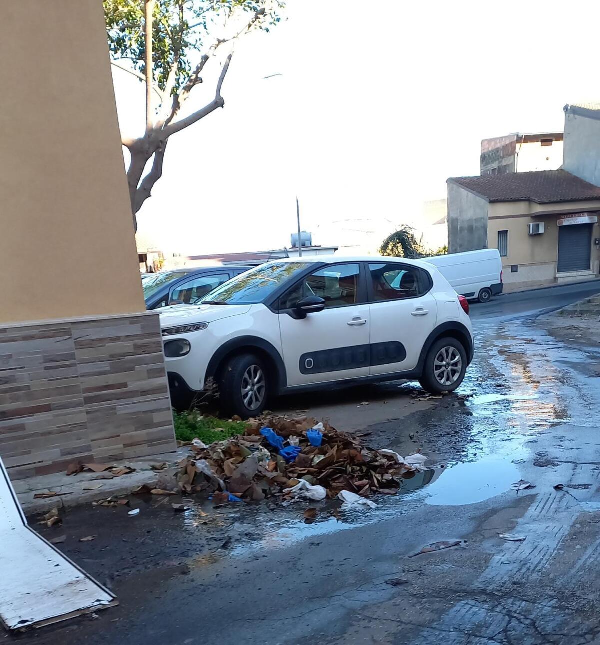 Falla nella fogna all&#8217;angolo di via Bologna - 