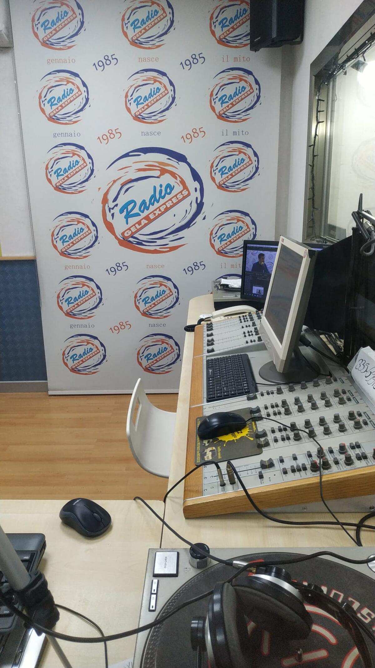 Giornata mondiale della radio, la libertà attraverso un microfono - 