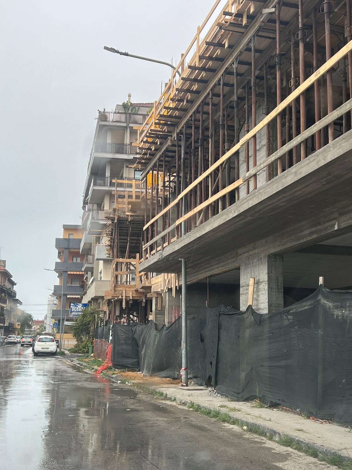 Stop allo strano cantiere edile di via Romagnoli - 