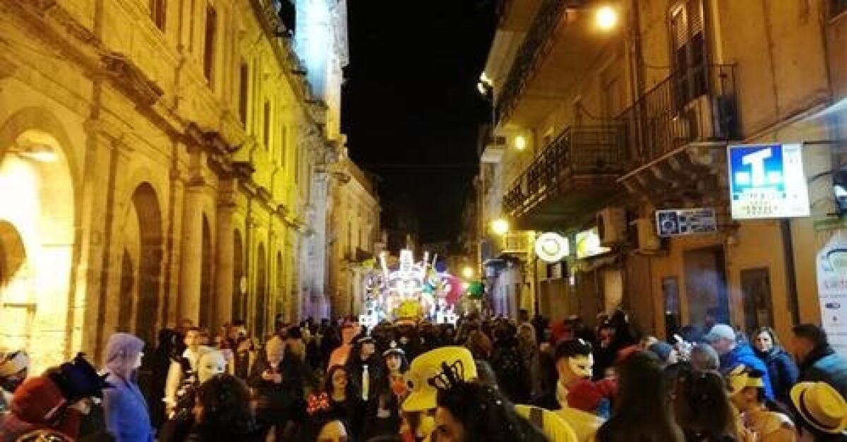 Vietato vendere alcolici in bottiglie di vetro -