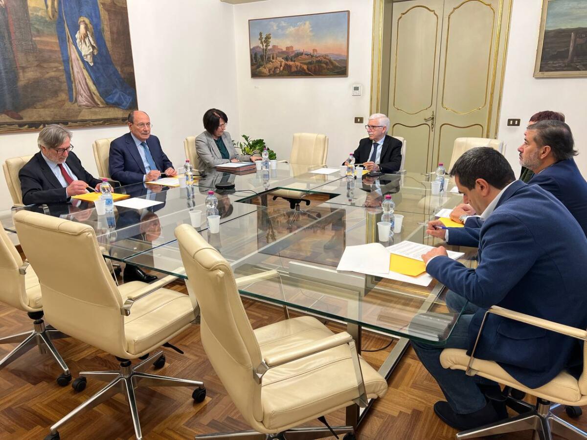 Schifani firma con i sindacati e l’Anci il protocollo sul Pnrr - 