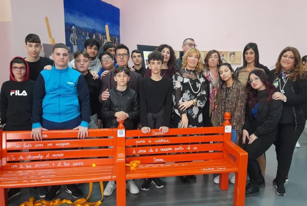 Le panche arancio delle pari opportunita’ - 