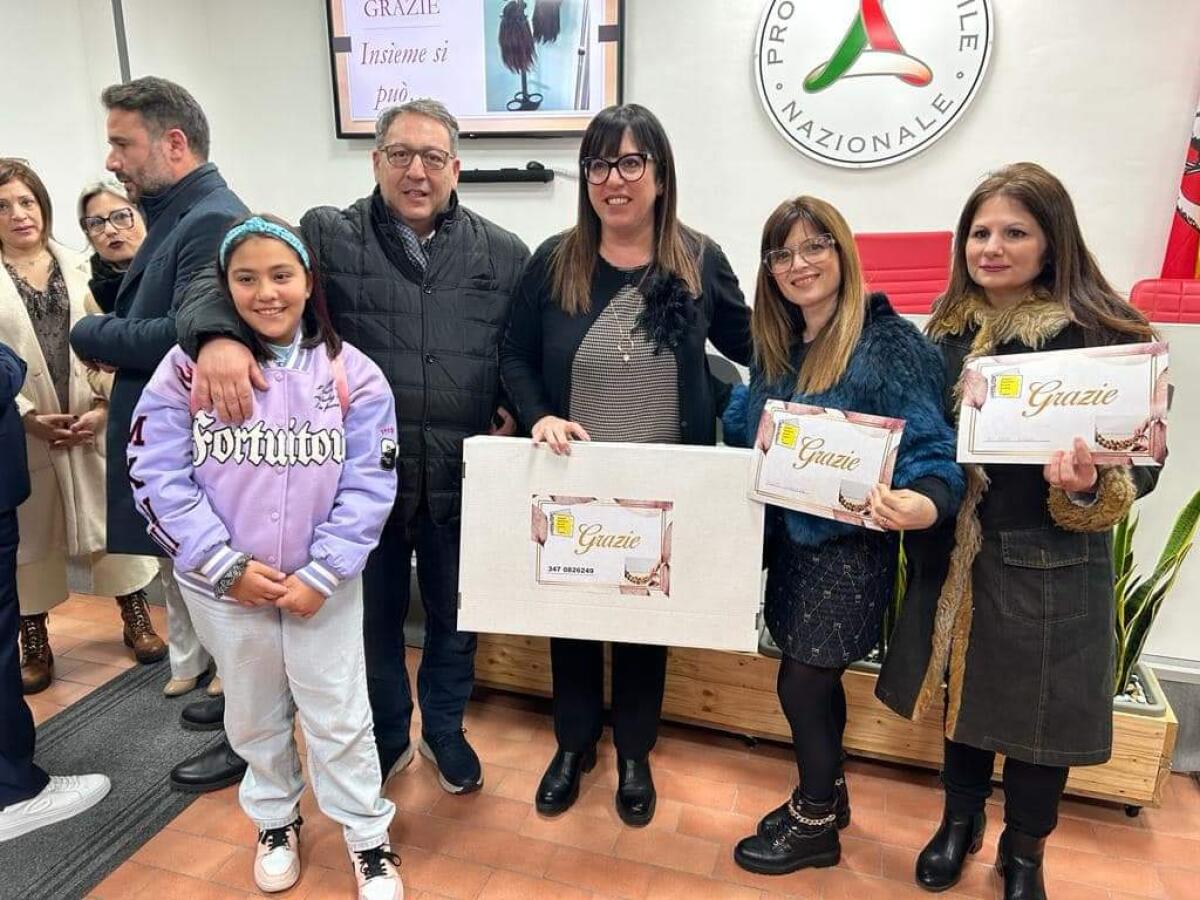 Una scatola ai parrucchieri per accogliere il dono della treccia - 