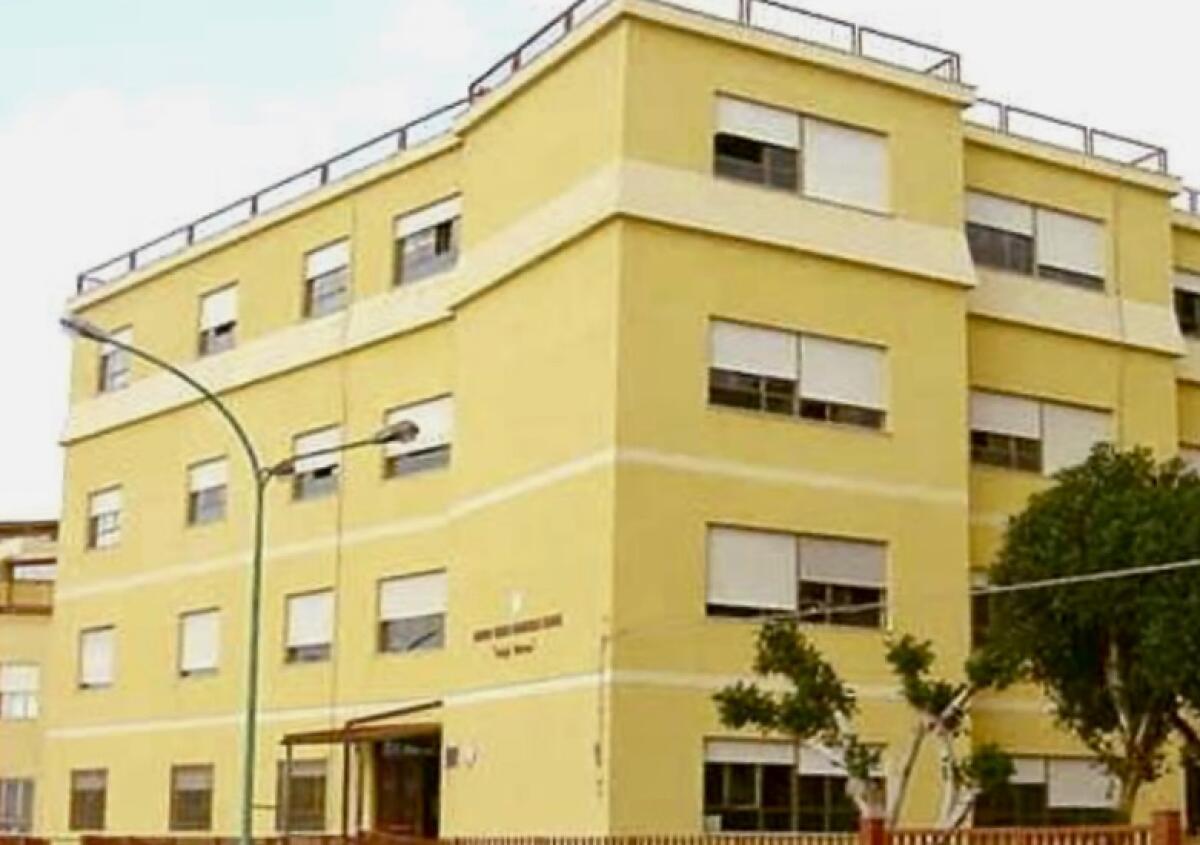 Istituto “Sturzo”, servizi igienici dati alle fiamme - 