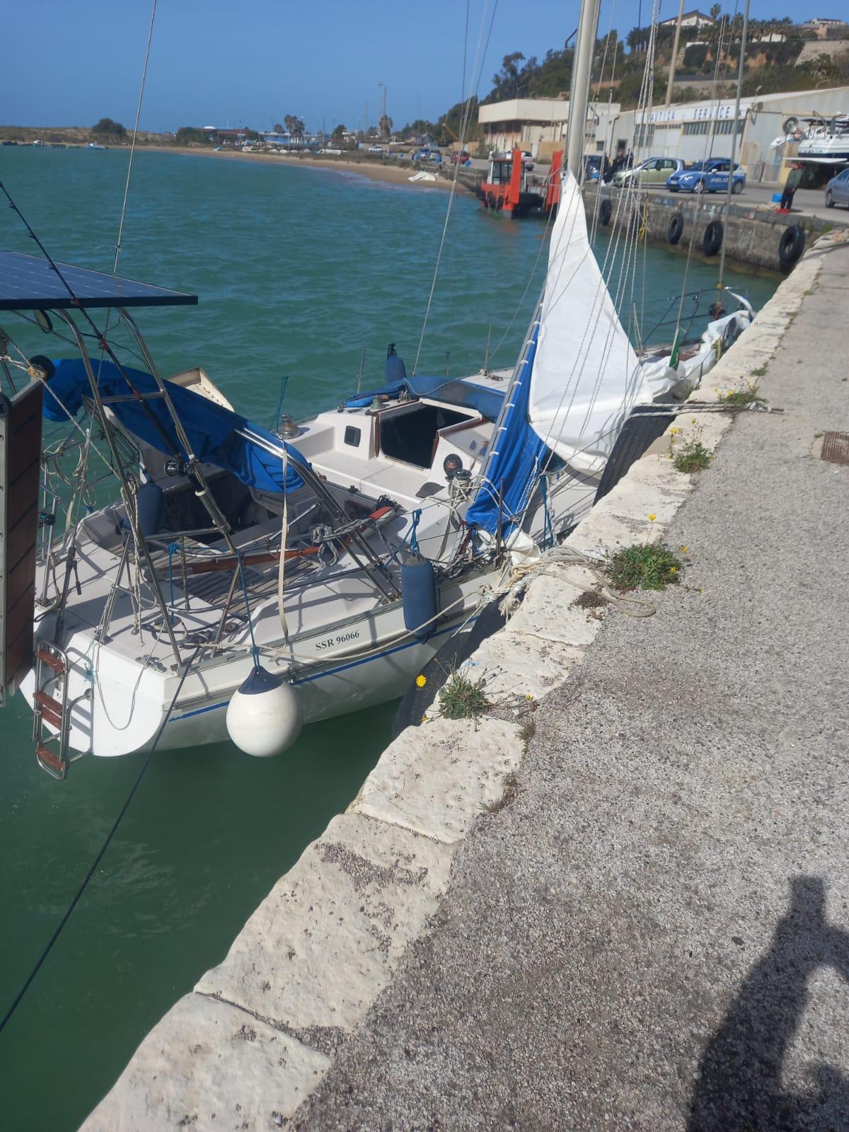 Barca in balia delle onde: salvata - 