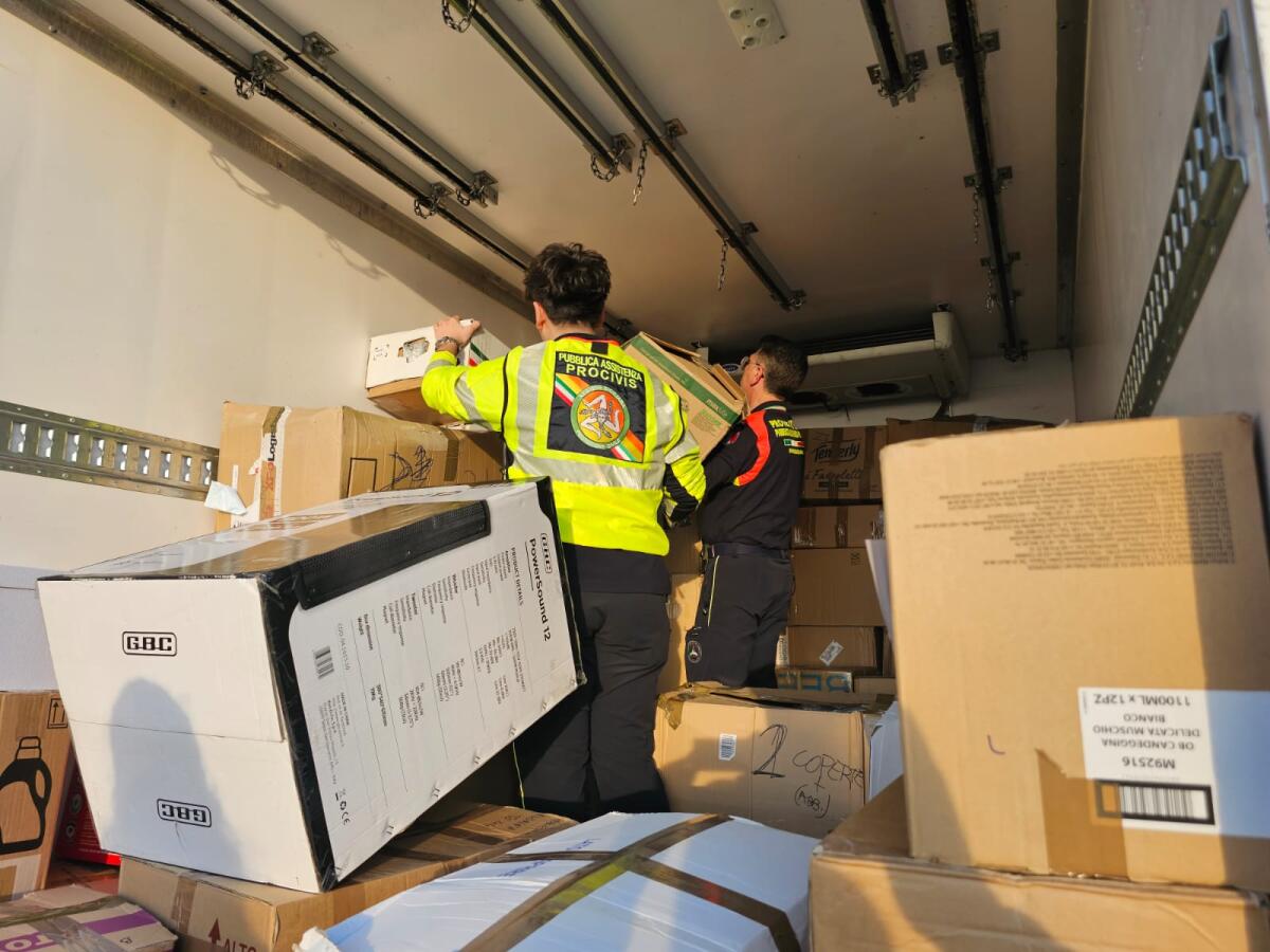 Partono da Gela gli indumenti della solidarieta’ per i migranti - 