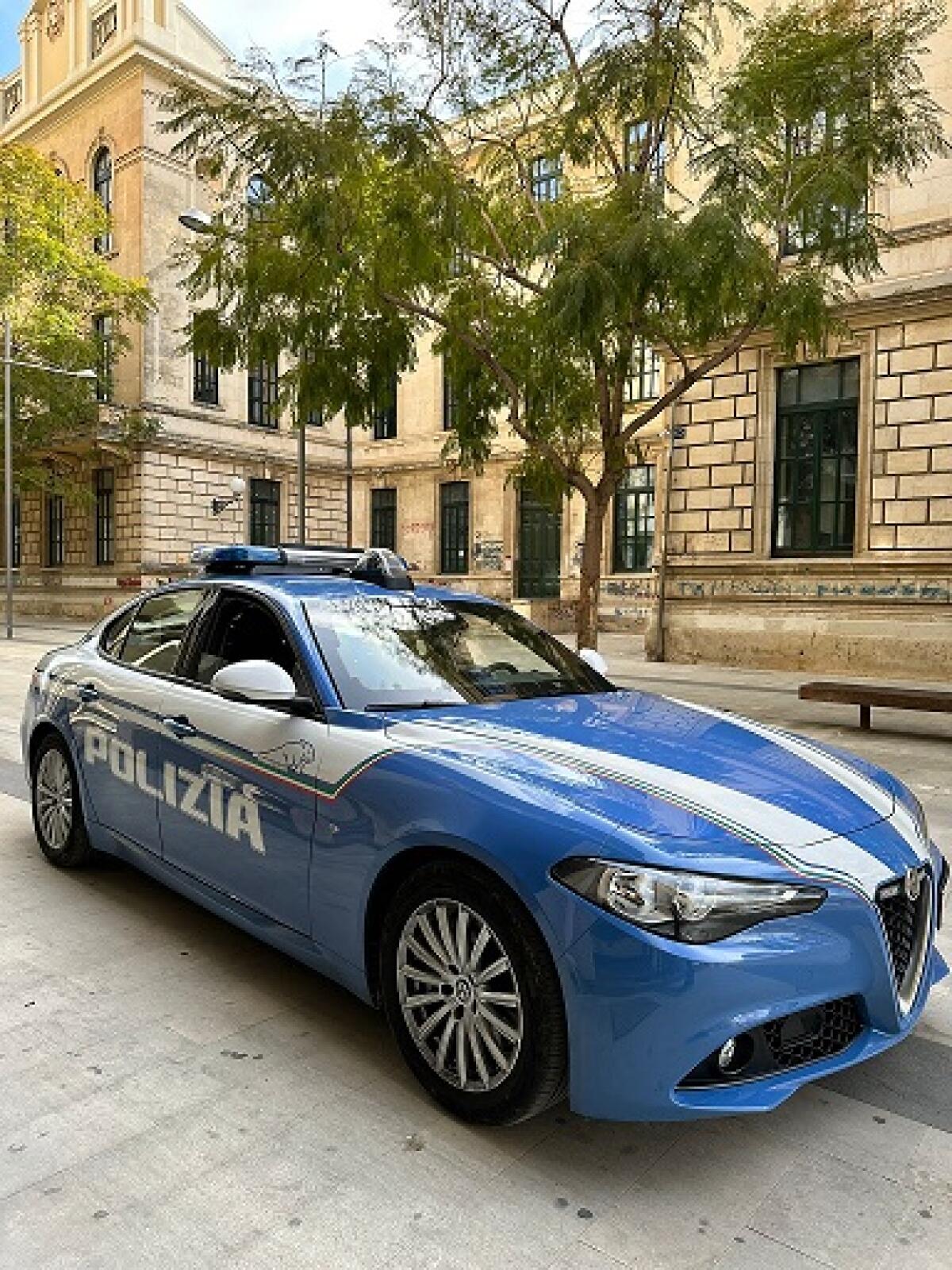 Ventunenne arrestato per avere rapinato un’anziana -