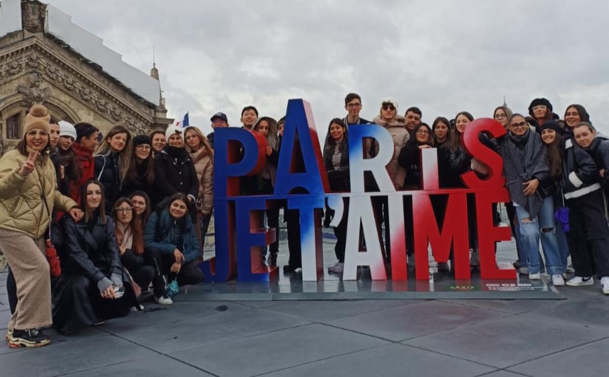 Alla scoperta della “Ville Lumière”: Parigi la sua storia e i suoi monumenti. -
