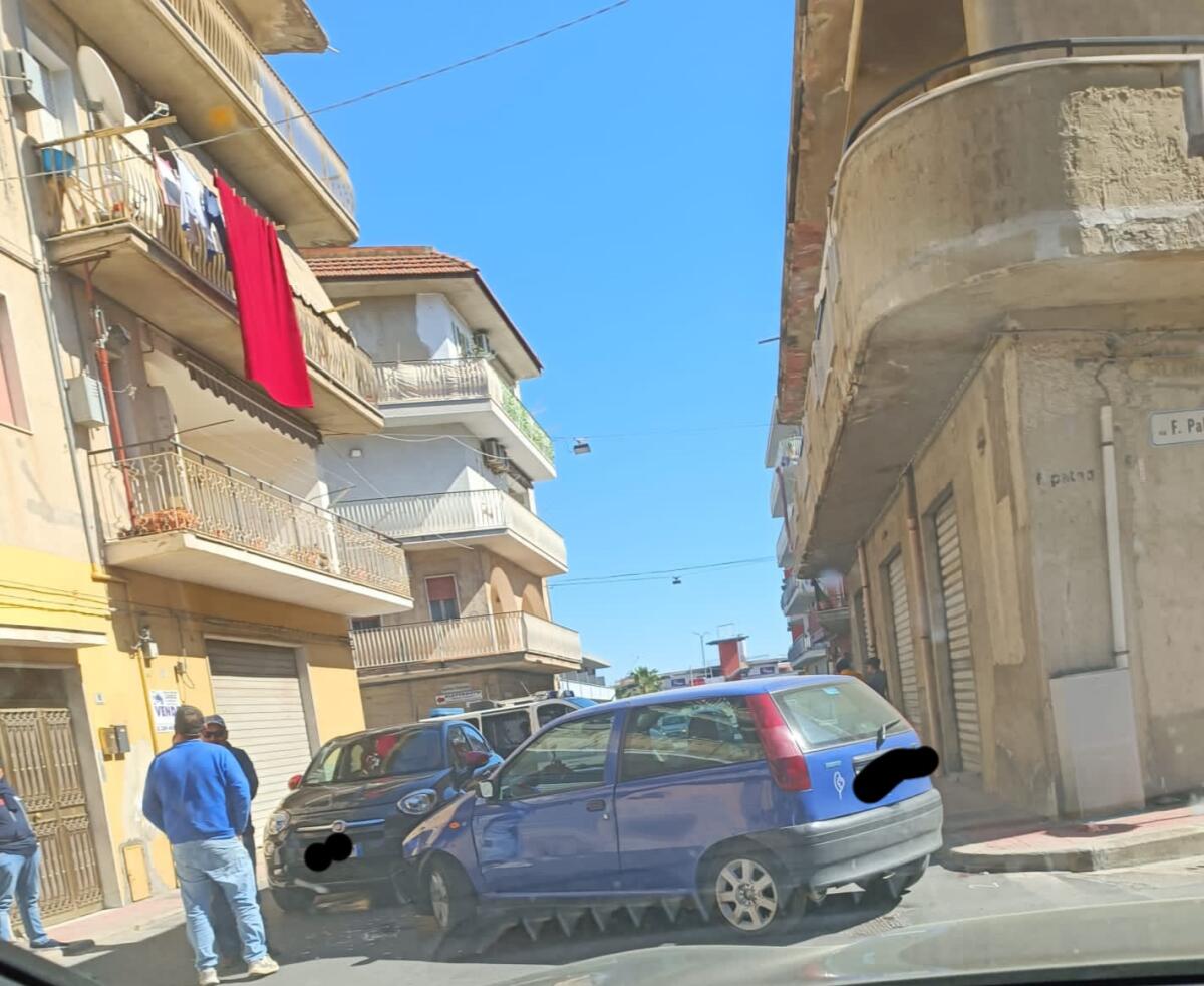 Scontro fra auto in via Borromini - 
