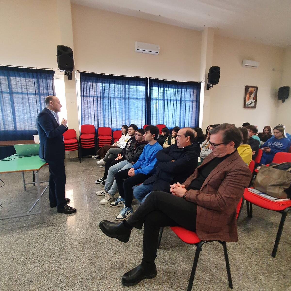 Dalla lezione sui tumori agli aspetti sociali: così l&#8217;urologo Nuccio Condorelli conquista gli studenti del Liceo Classico - 
