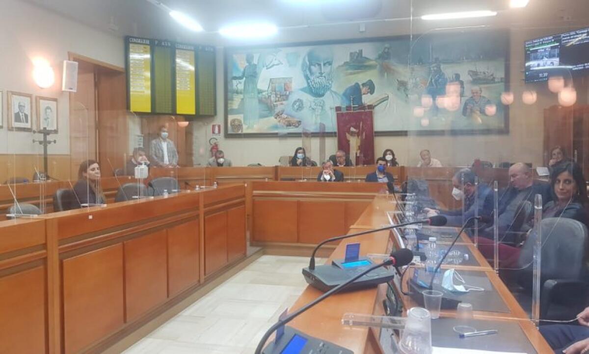 Seduta per il Pef rifiuti da riconvocare. Non ci sono 10 consiglieri in aula - 
