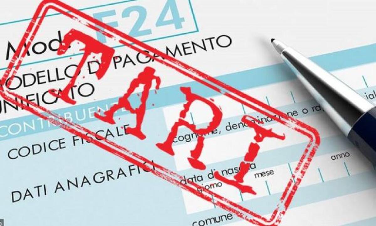 Due cartelle pazze inviate a persone inesistenti: parte la denuncia - 