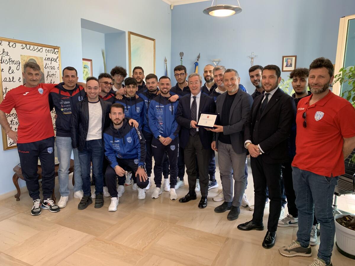 “La Serie B un orgoglio per la città”: il sindaco premia la Ssd Gela futsal - 