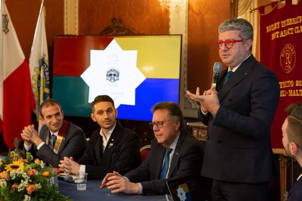 Un piccolo &#8216;esercito&#8217; di giovani rotariani di Sicilia e Malta a Gela - 