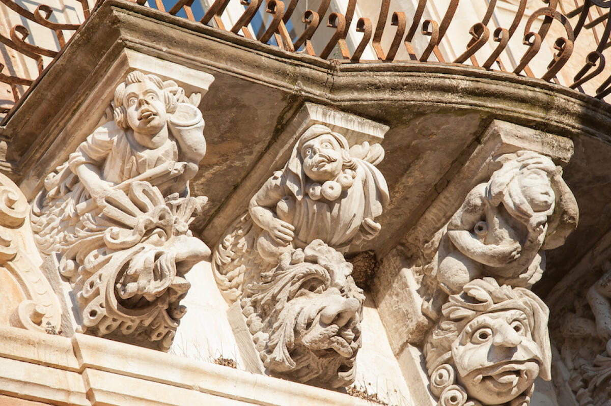 ‘Barocco Heritage’ a Ragusa - View of some typical baroque mascarons under the balconies of Cosentini Palace in Ragusa Ibla, Sicily