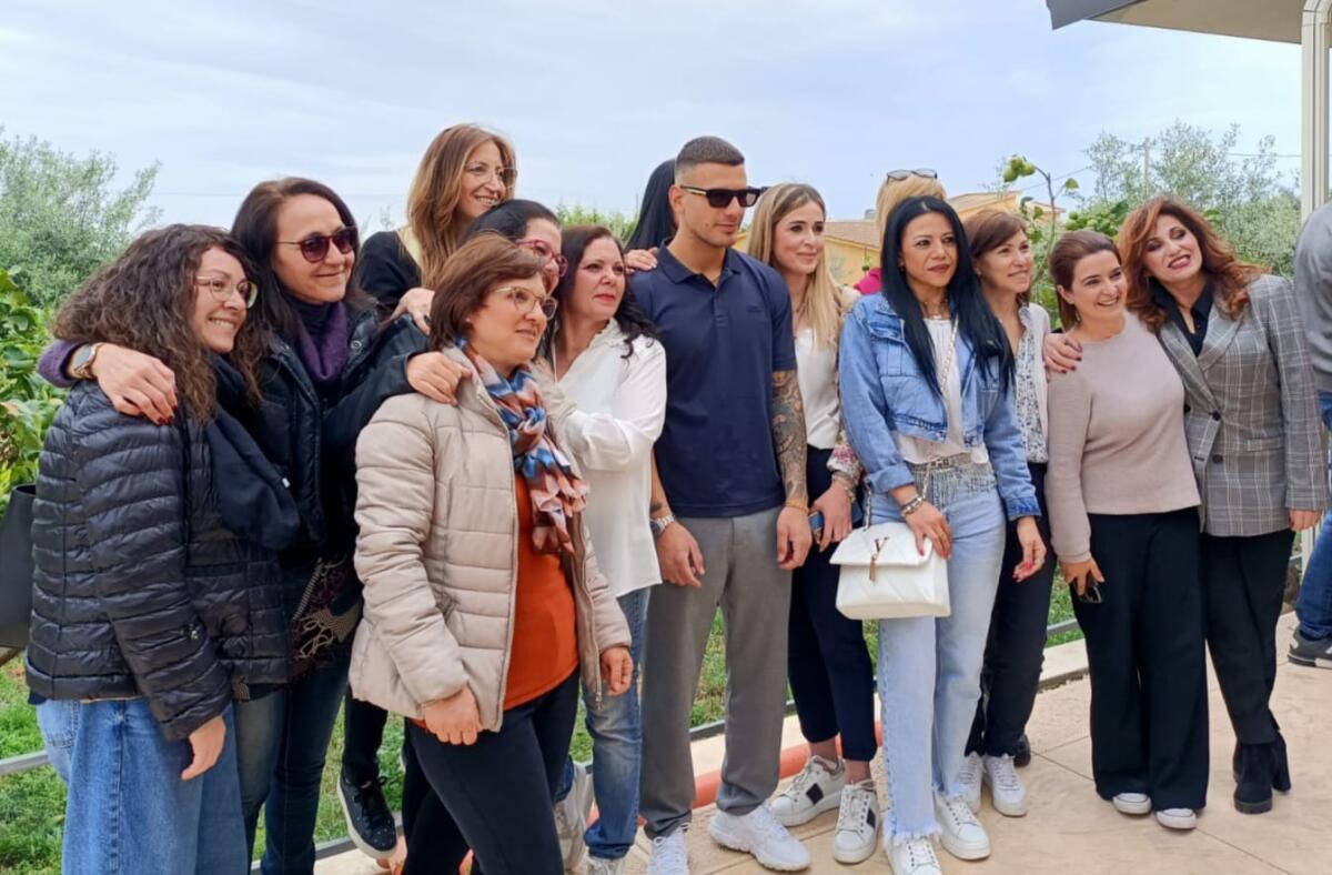 Angelo Famao porta musica ed allegria in una comunita’ terapeutica - 