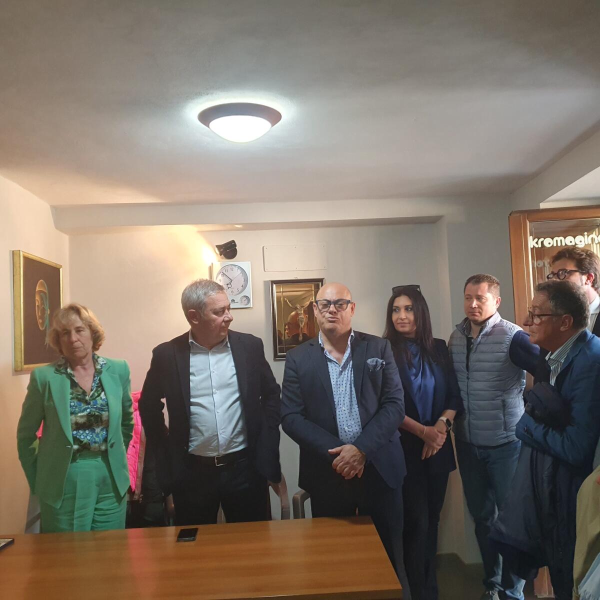 Forza Italia apre la sede e traccia la via del post Greco - 