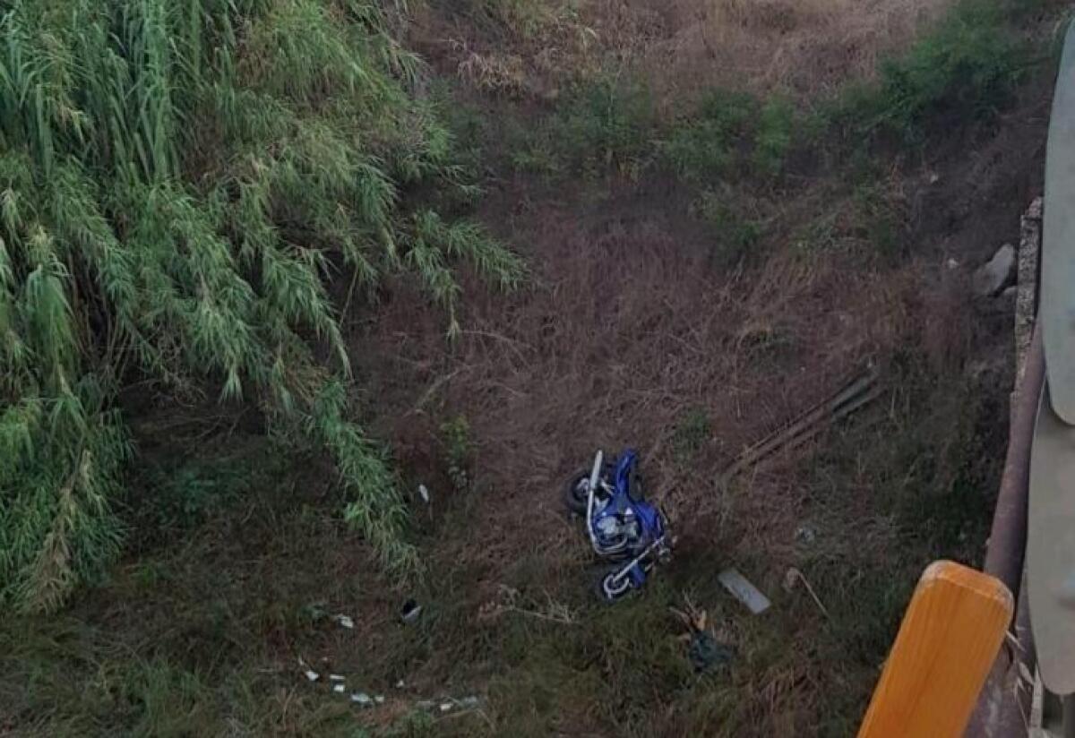 Centauro finisce in una scarpata sulla strada per Butera -