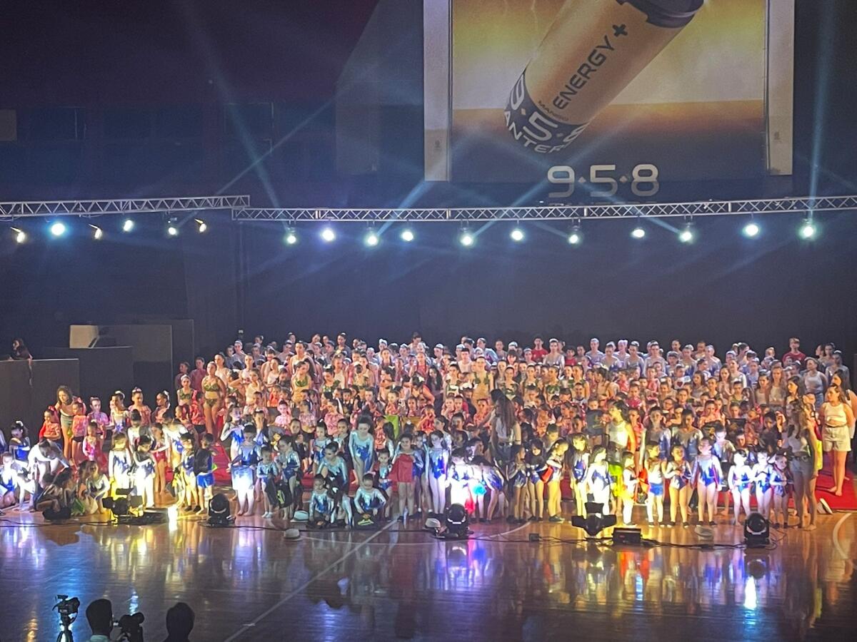 I piccoli atleti danno un saggio delle competenze atletiche - 