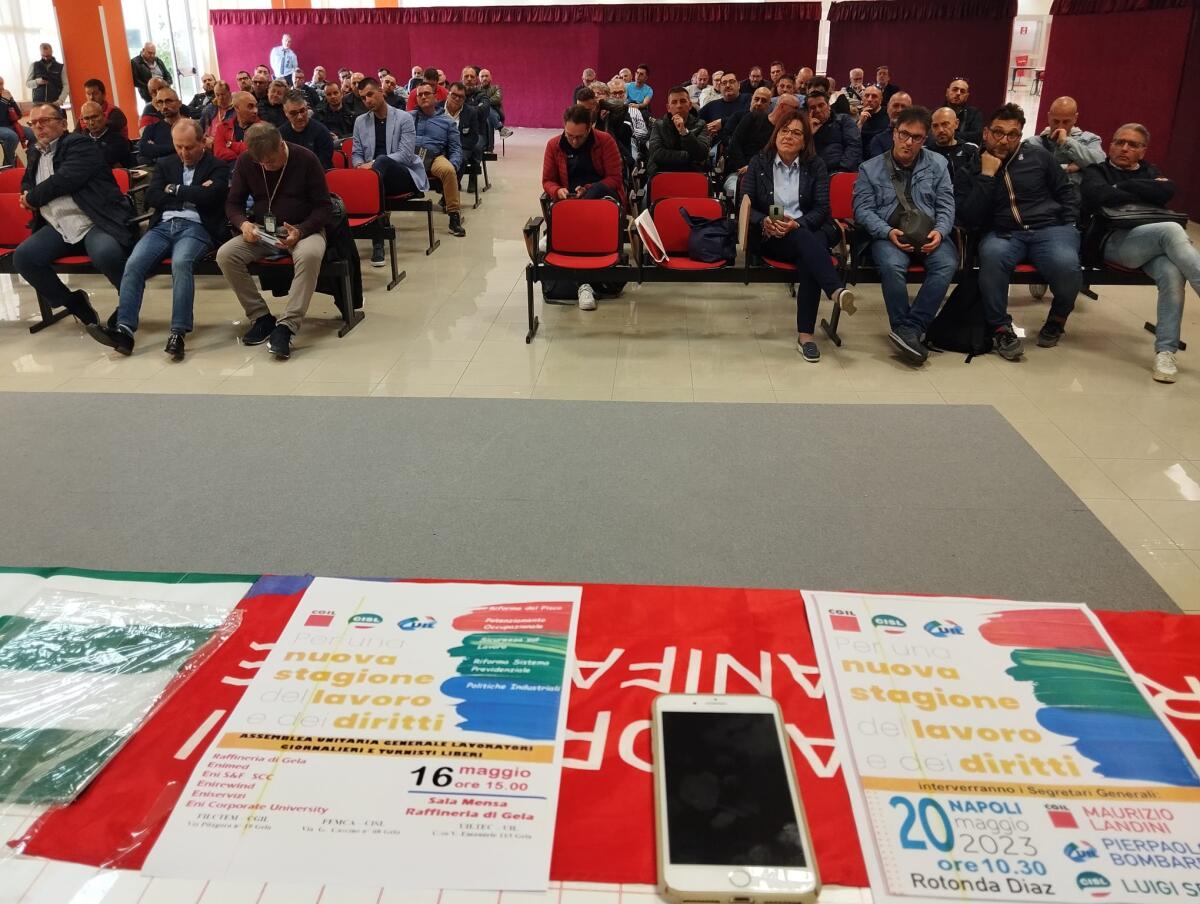 Assemblea dei chimici di Cgil, Cisl e Uil in preparazione della manifestazione a Napoli - 
