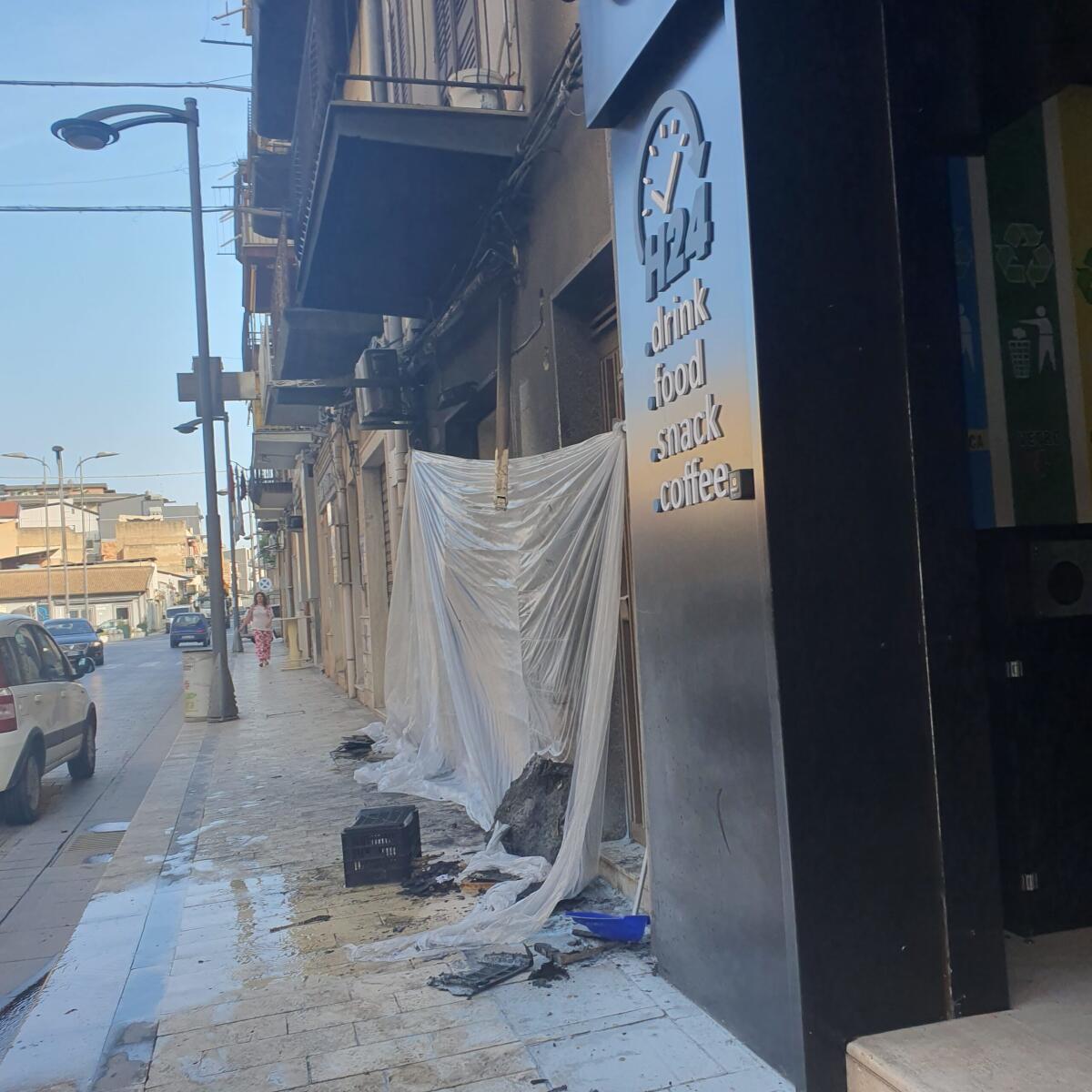 Incendiato un negozio di ortofrutta - 