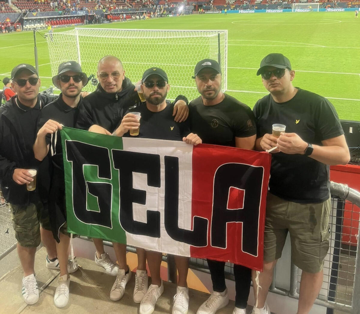 Il tricolore con il nome della città che gira l’Europa: storia di amore e appartenenza  - 