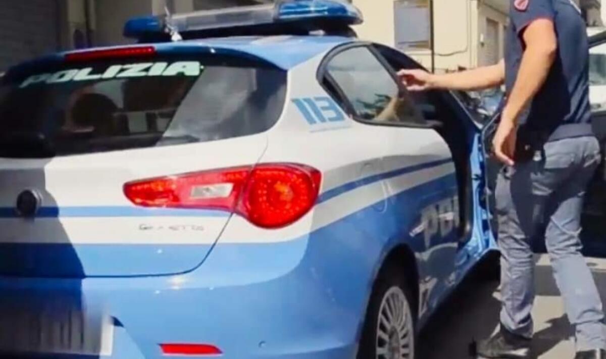 Ubriaco al volante, non si ferma all&#8217;alt della Polizia e si schianta contro un negozio - 