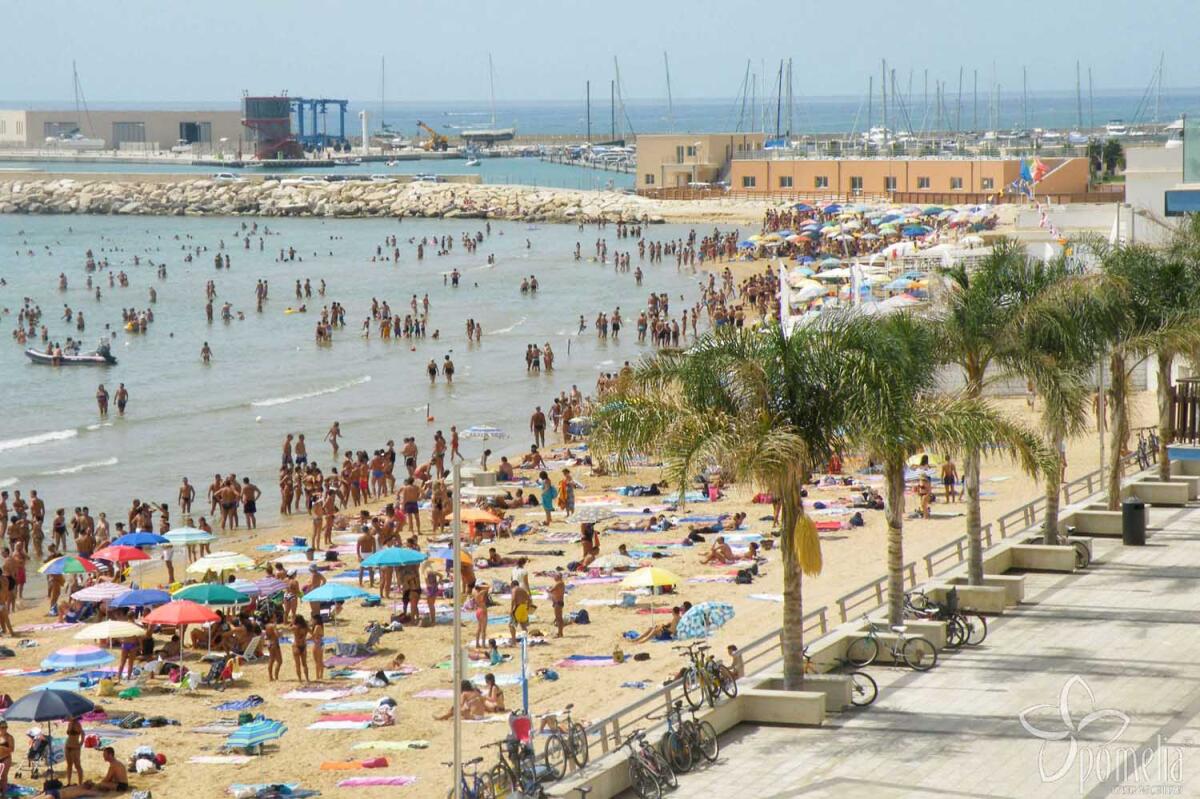 Il mare di Marina di Ragusa con bandiera blu - 