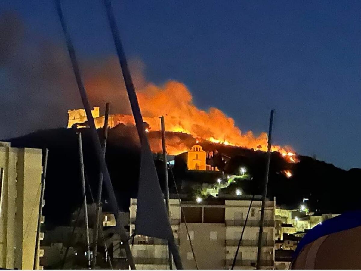 Vasto incendio a Licata vicino l’area archeologica - 