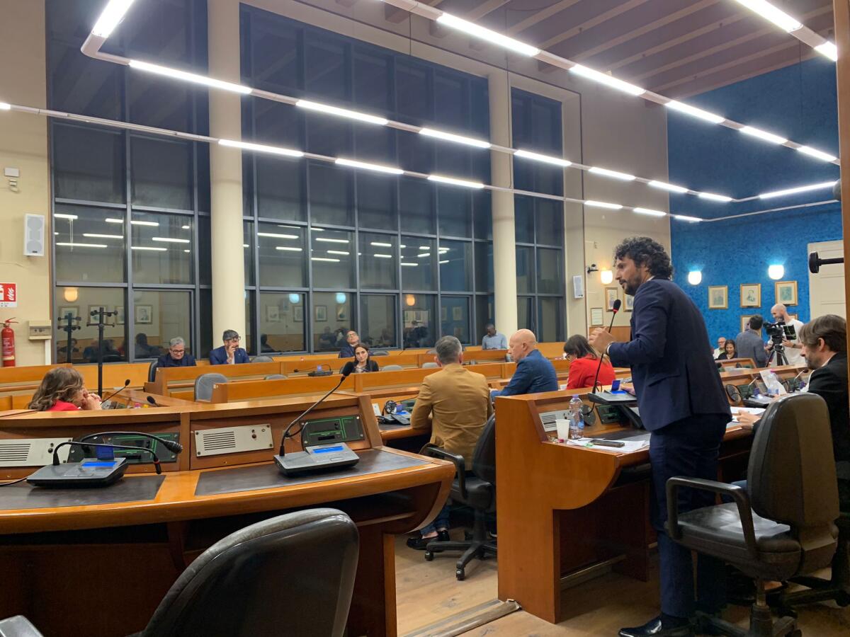 Le pressioni sul sindaco e le urla del centrodestra - 