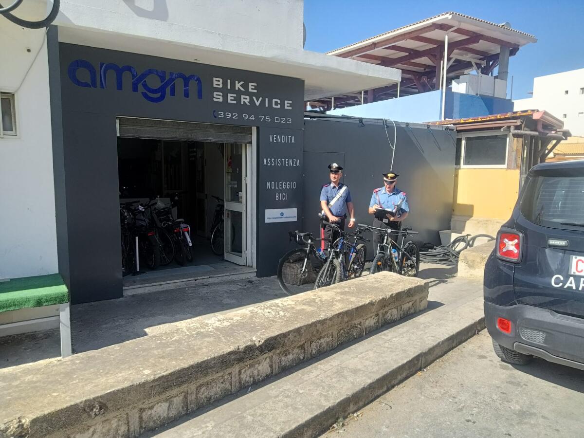 Furto in negozio di bici: i Carabinieri denunciano i presunti responsabili e le restituiscono al proprietario - 