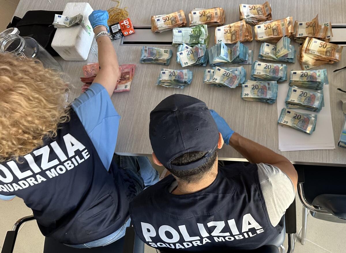 Arrestato per droga: in una cantina sequestrati 500 grammi di cocaina e 75 mila euro - 
