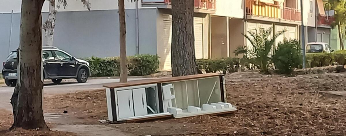 A Macchitella c’è chi pulisce e chi getta rifiuti ingombranti - 