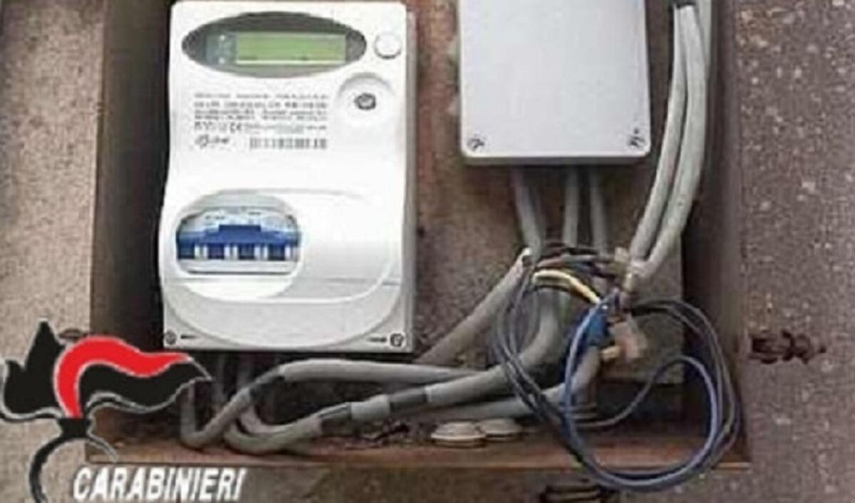 Due arresti per furto di energia elettrica e una denuncia per ricettazione - 