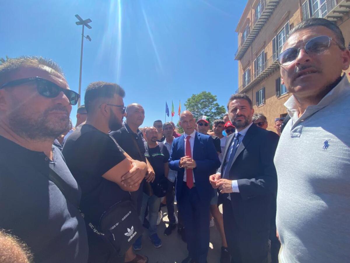 Cambiano e Di Paola (M5S) incontrano le marinerie del Licatese - 