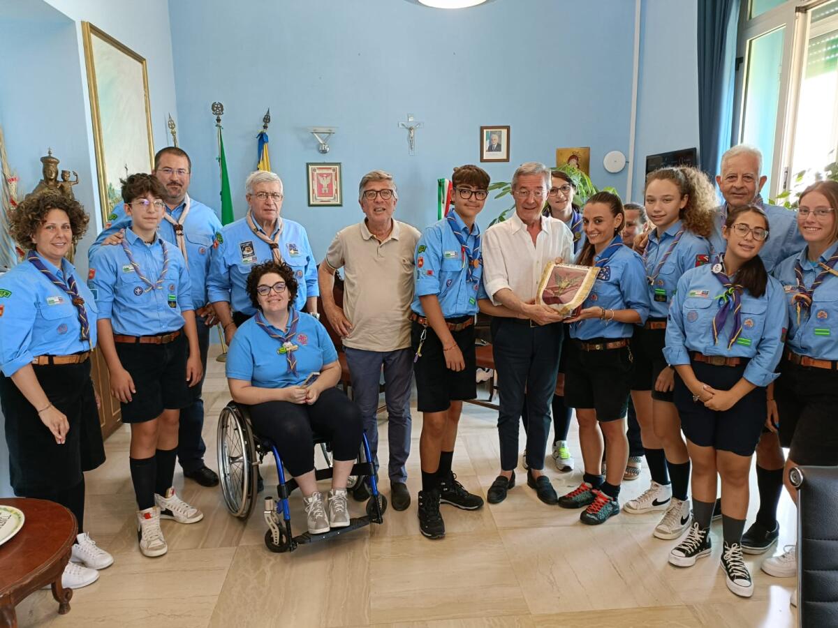 Il sindaco riceve gli scout che partono per il Jamboree in Corea del Sud -