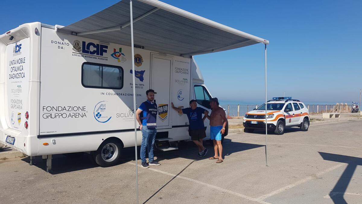Camper per la prevenzione della cecità al B Cool beach -