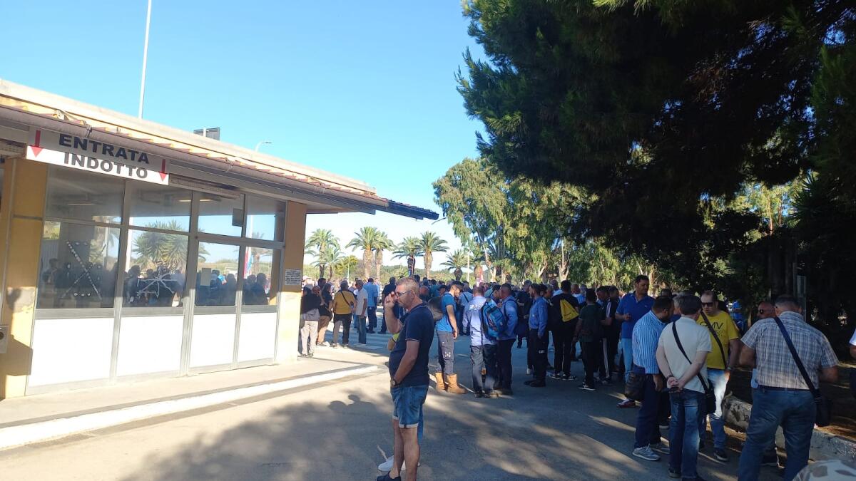 Tornelli bloccati alla Raffineria: monta la rabbia dei lavoratori Mgc -