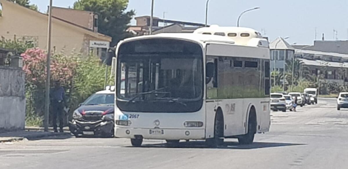Scontro fra un’auto dei Carabinieri e un bus - 