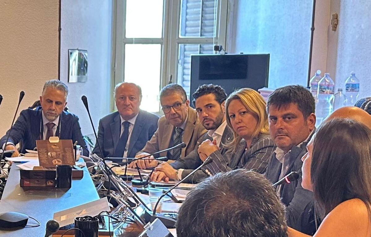 Prima Commissione Ars, via libera al Ddl sulle Province Savarino e Intravaia (FdI): Ecco cosa prevede -