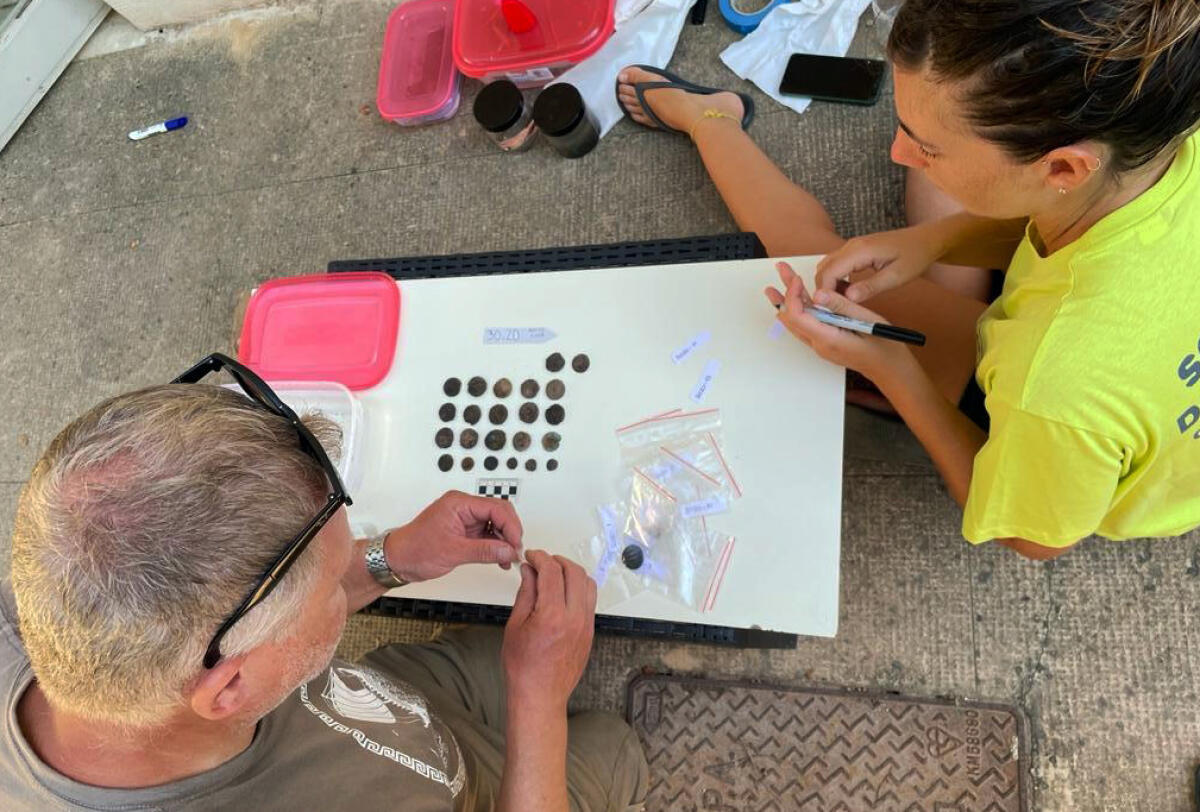 Recuperati elmi,spade e monete del periodo della battaglia delle Egadi (241 a.C) - 