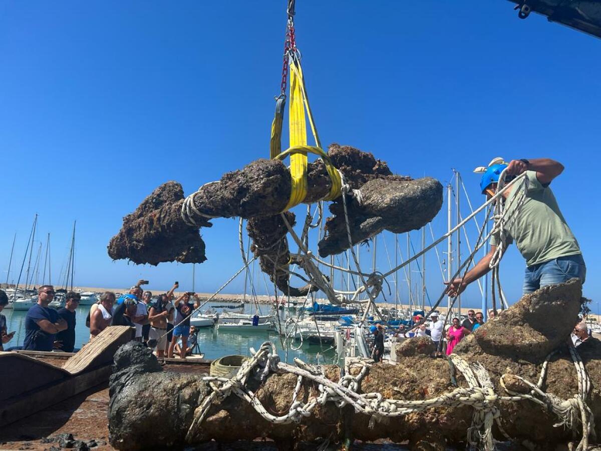 Recuperati cannone ed ancora di un relitto del XVII secolo -
