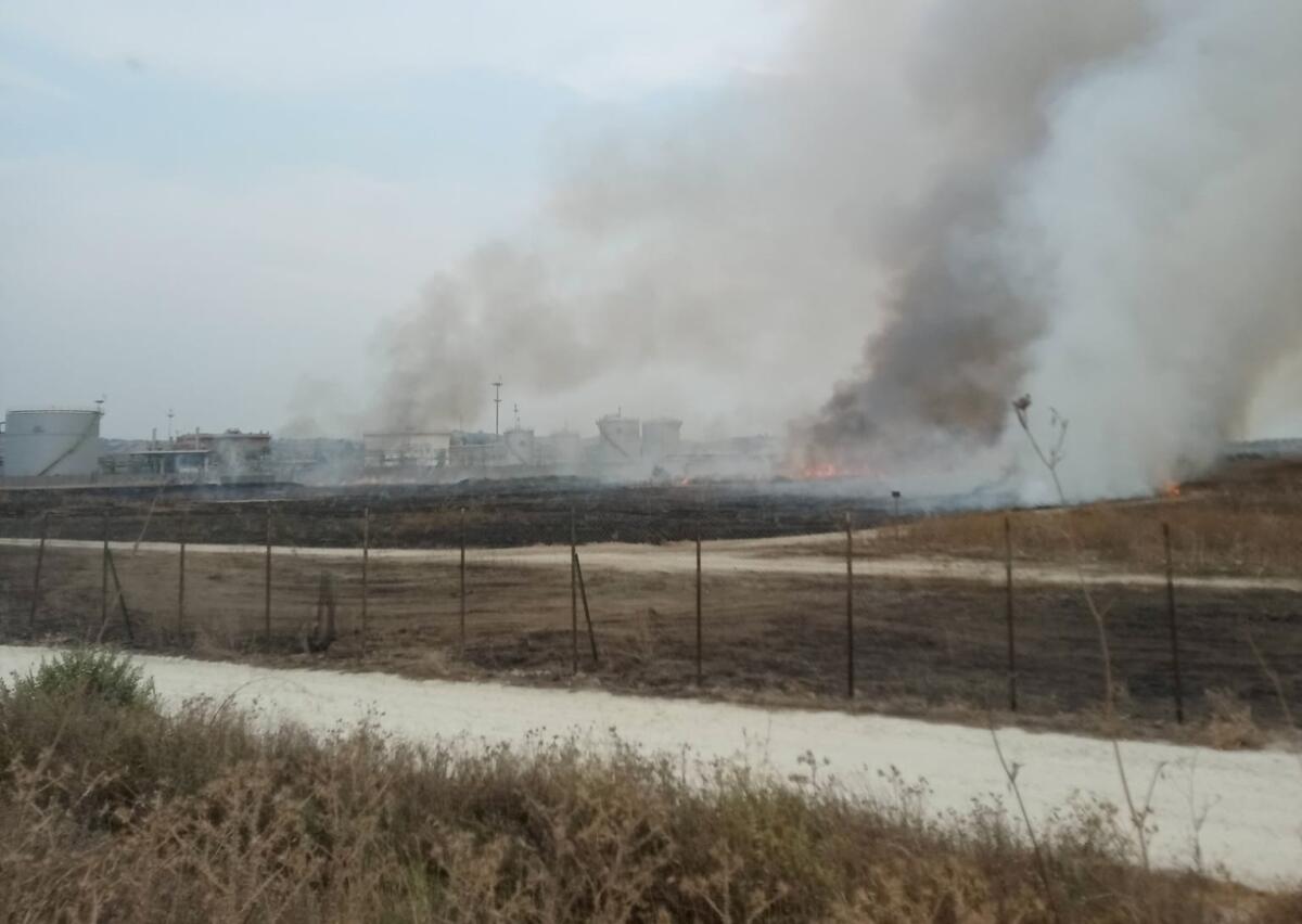 Fuoco vicino il nuovo centro oli - 