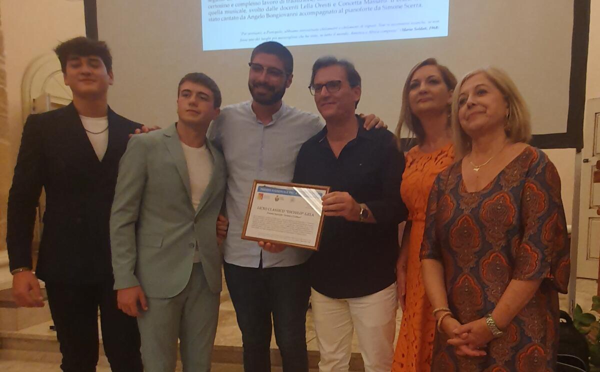Successo per il Liceo Classico “Eschilo” che ha ricevuto il premio nazionale “Portopalo, più a sud di Tunisi” - 