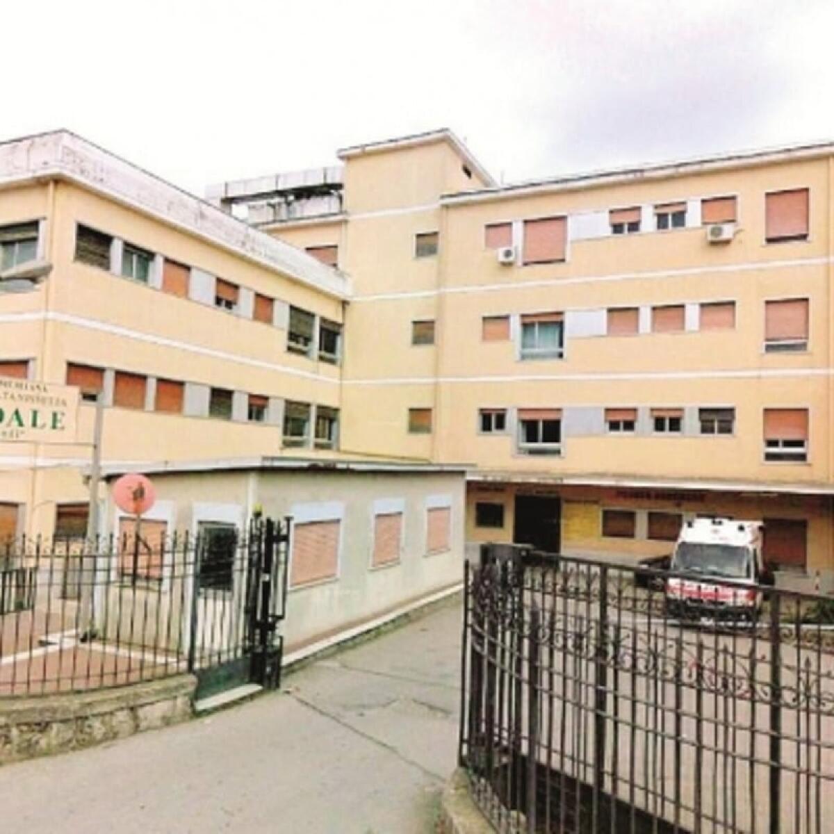 Scoppia un incendio nella Tac dell’ospedale Raimondi - 